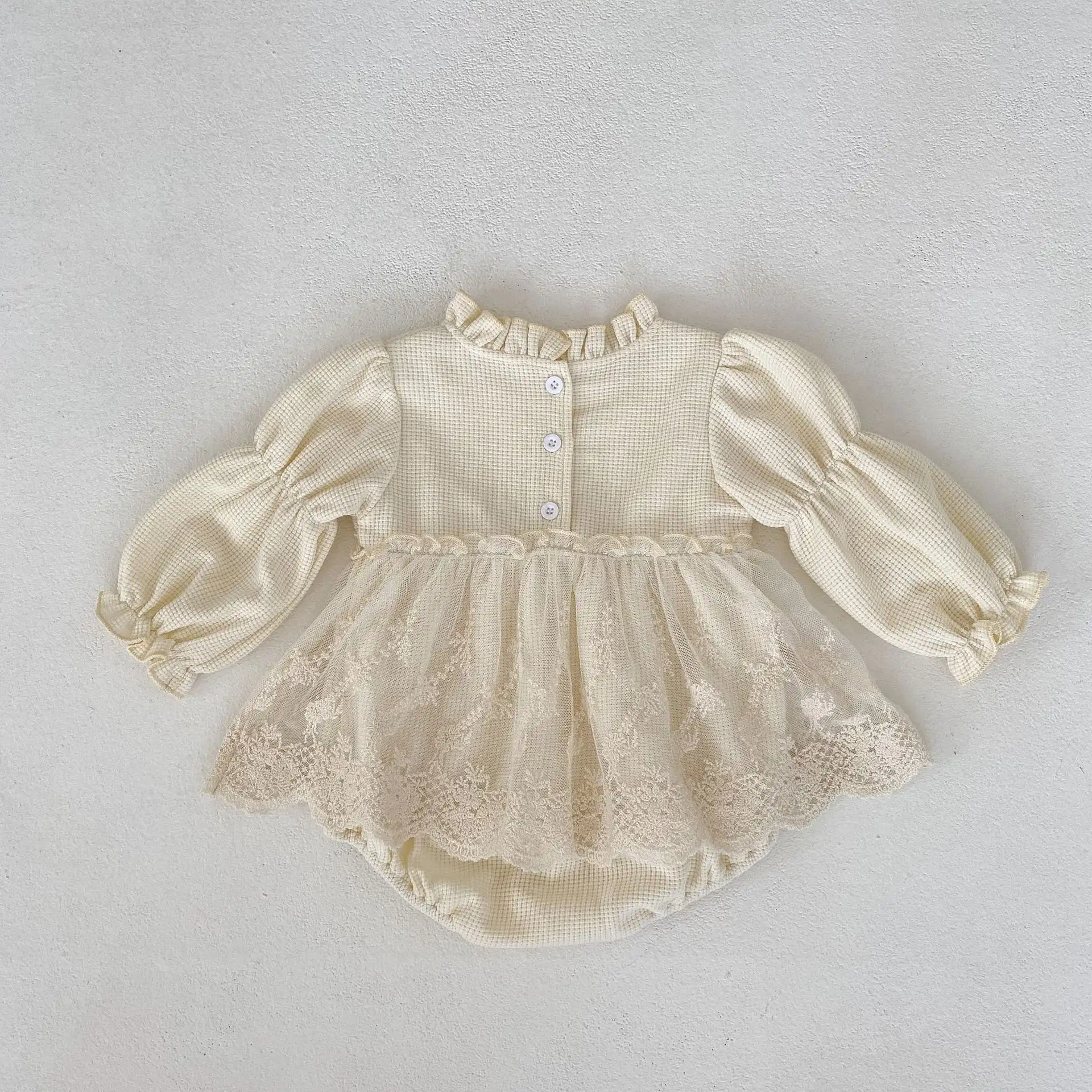 【66-90】春新作ワッフルレースフリルロンパース