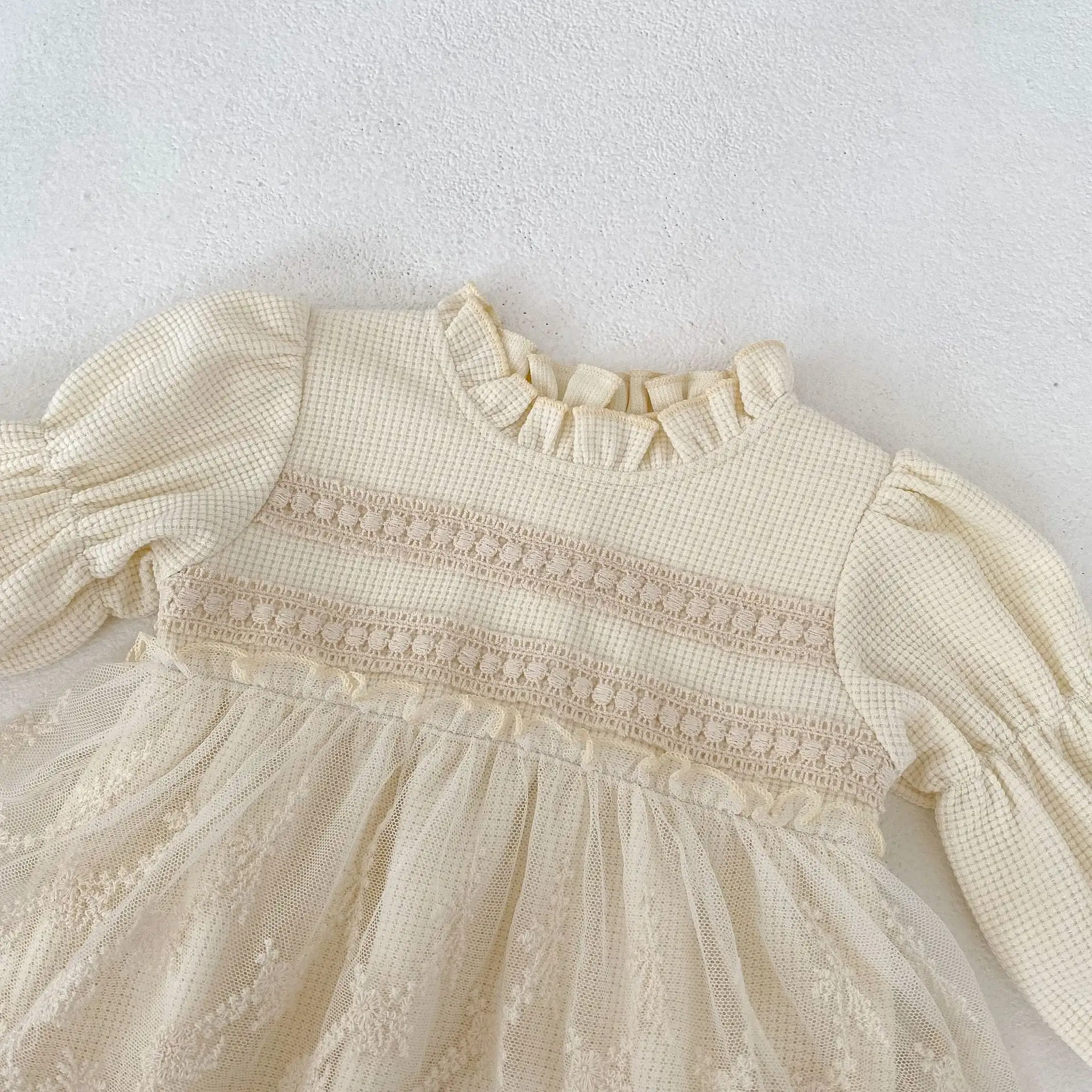 【66-90】春新作ワッフルレースフリルロンパース