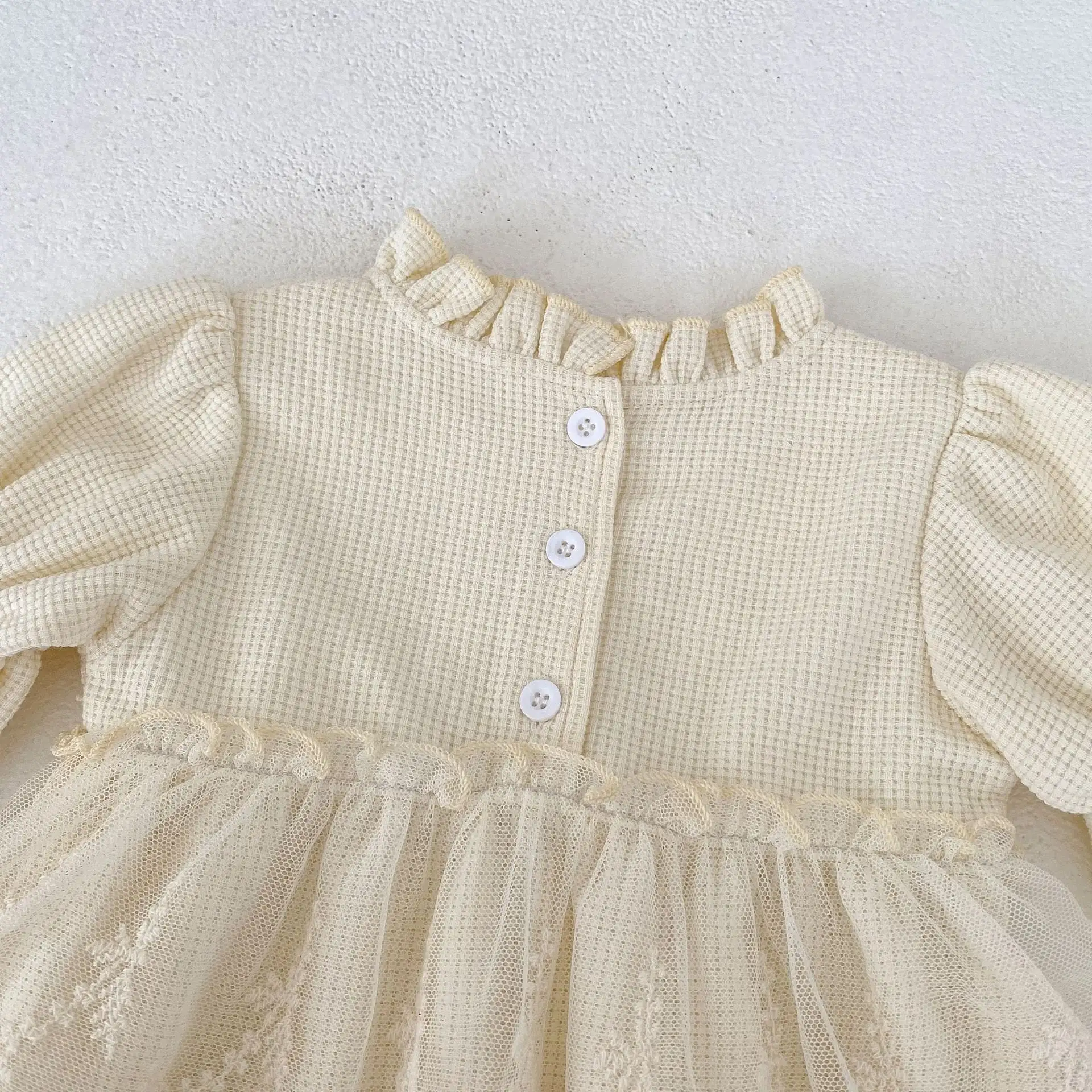 【66-90】春新作ワッフルレースフリルロンパース