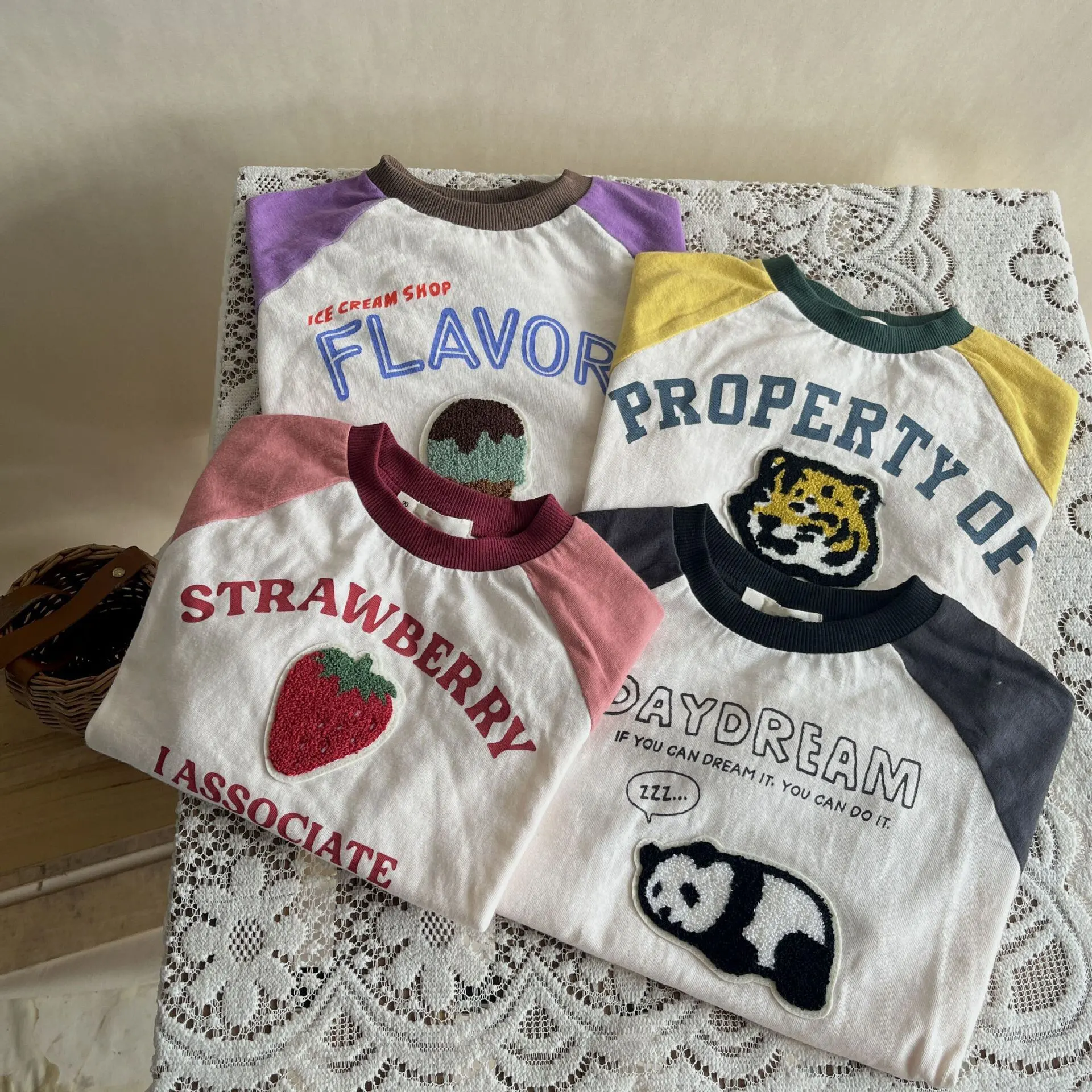 【80-150】モコモコ刺しゅう柄長袖Ｔシャツ