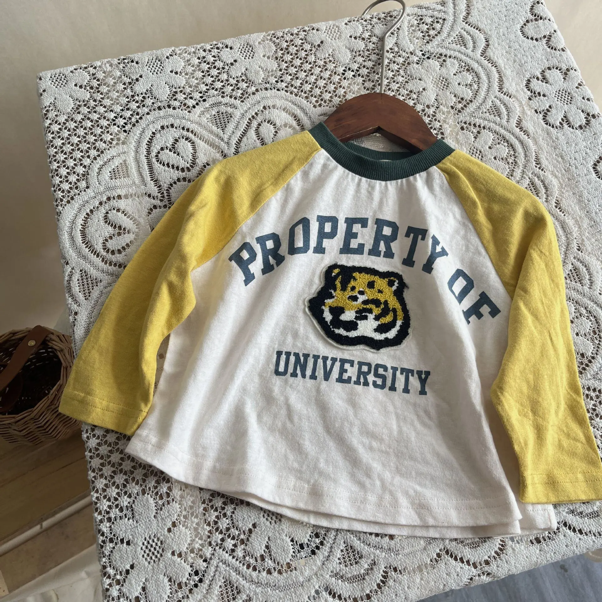 【80-150】モコモコ刺しゅう柄長袖Ｔシャツ