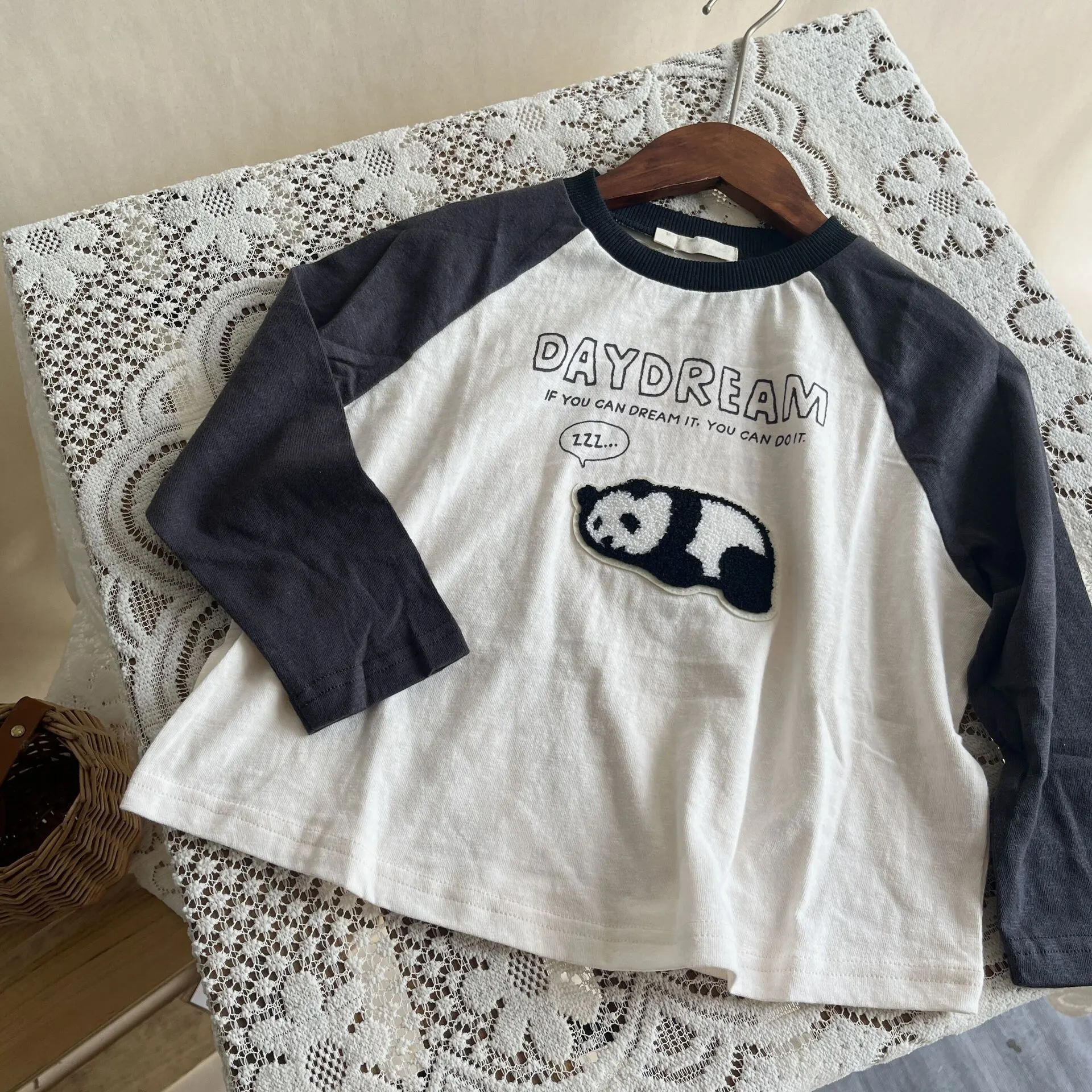 【80-150】モコモコ刺しゅう柄長袖Ｔシャツ