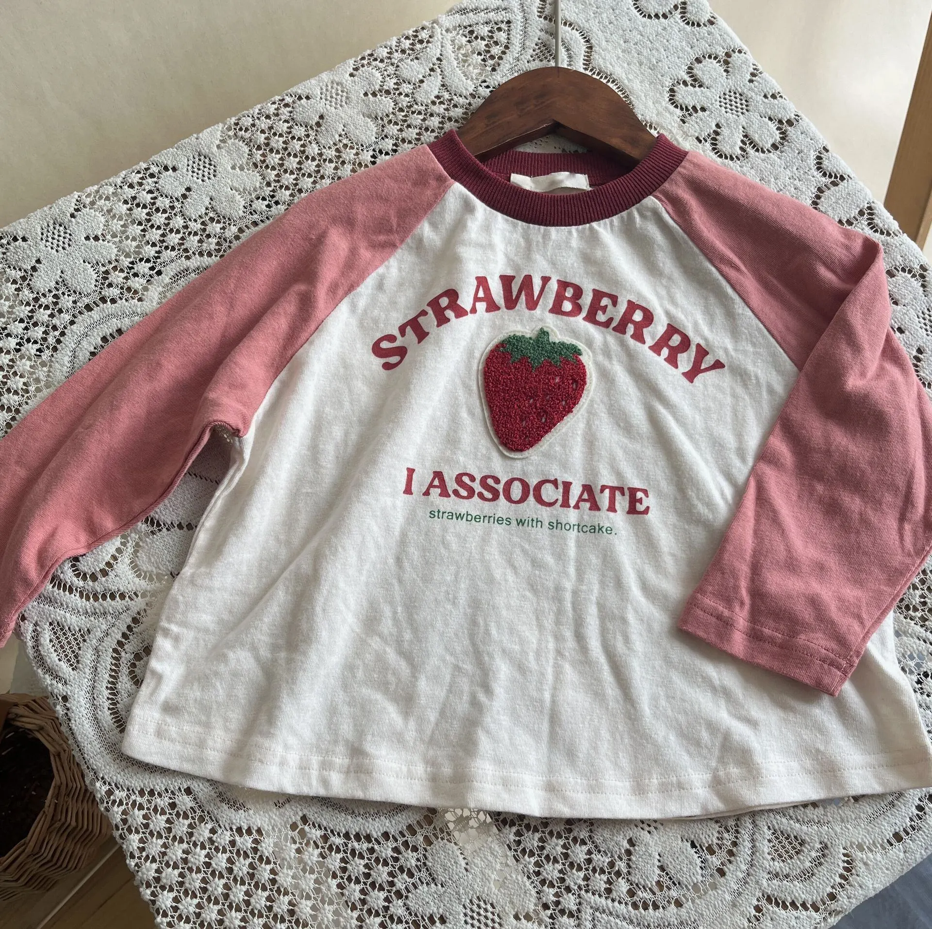 【80-150】モコモコ刺しゅう柄長袖Ｔシャツ