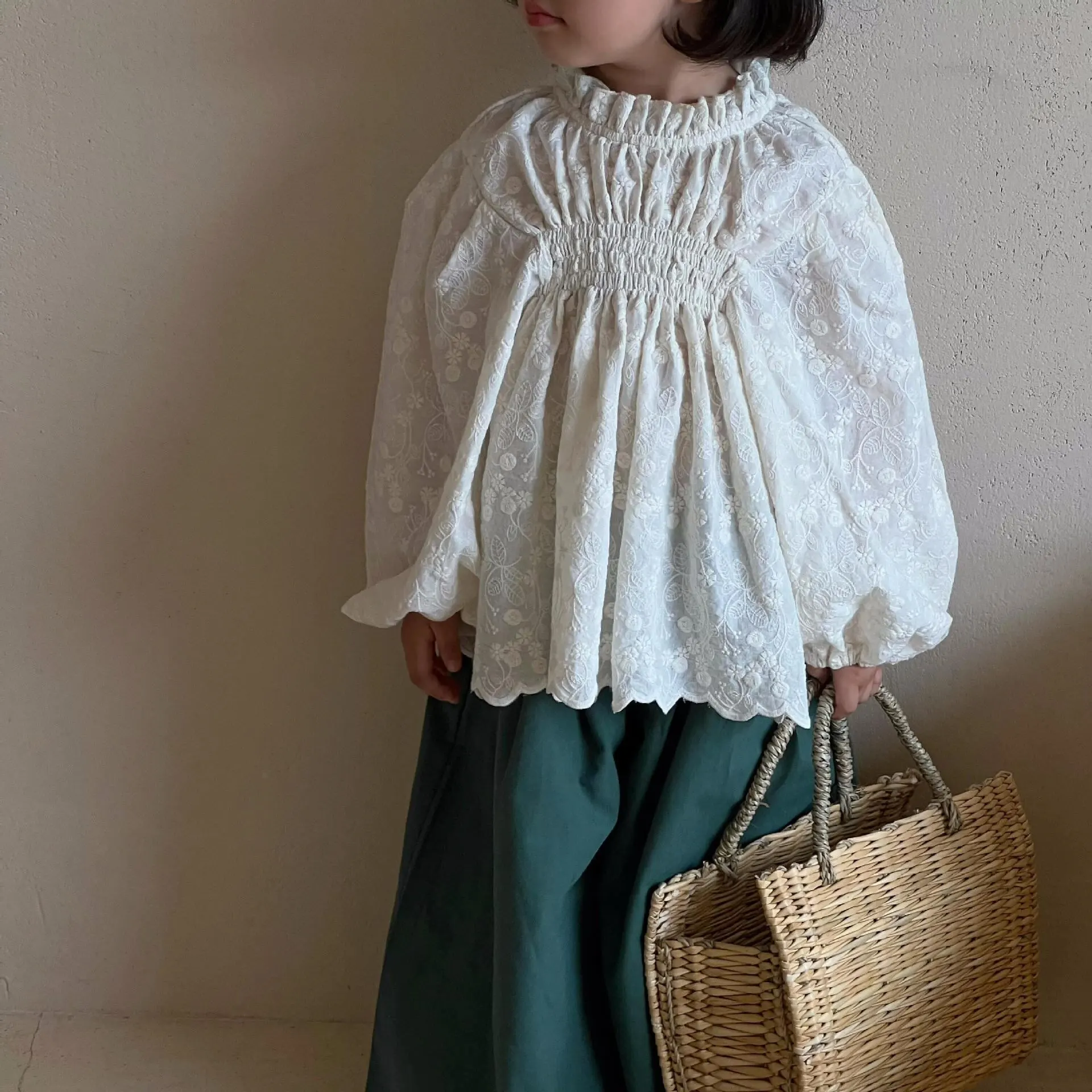 【80-140】春新作つる柄刺繍レースキュートブラウス