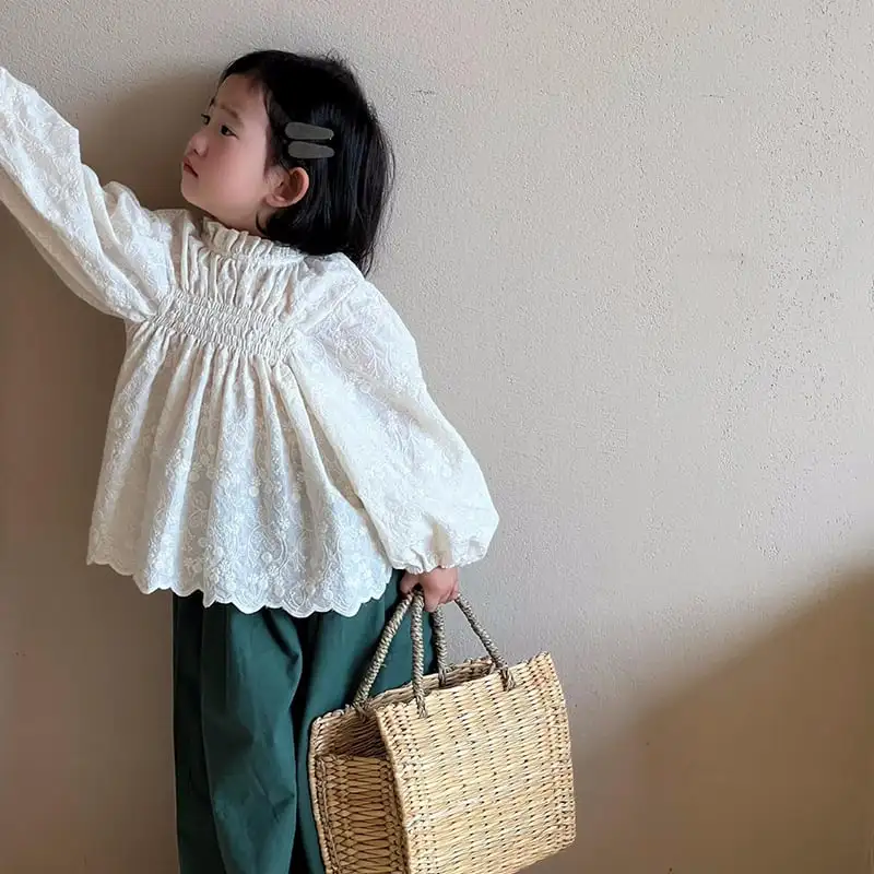 【80-140】春新作つる柄刺繍レースキュートブラウス