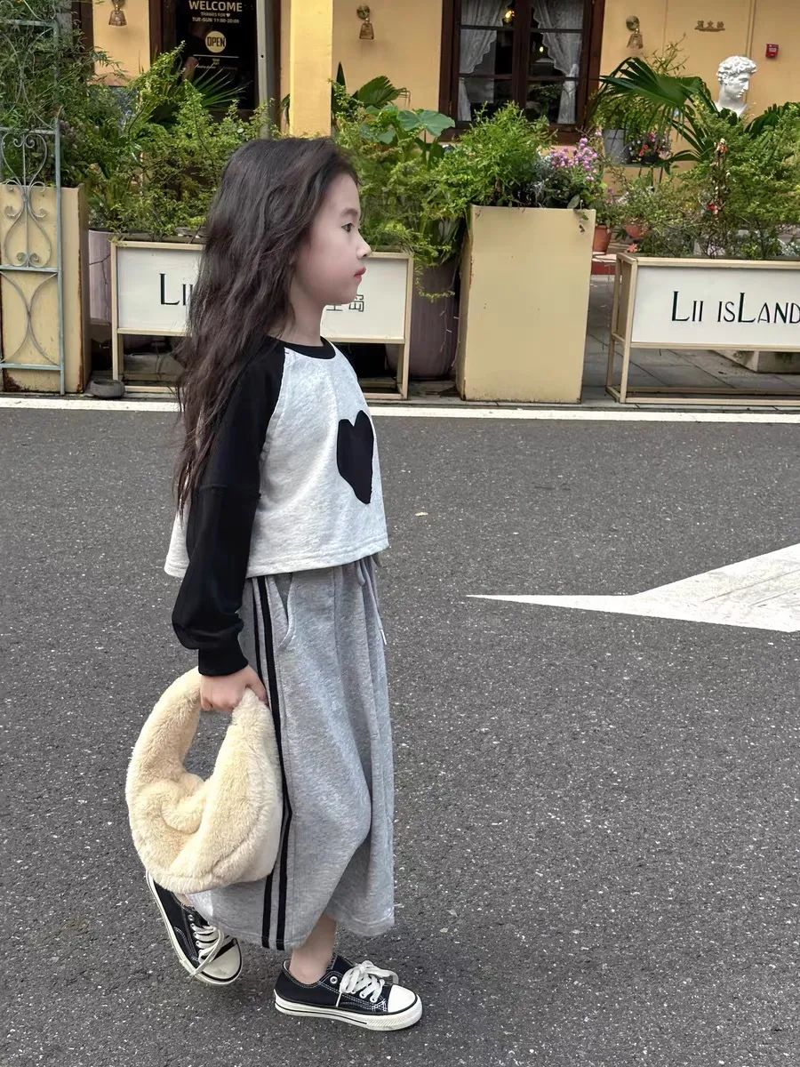 【90-140cm】絶対見逃さないで  存在感アップ  ファッション  おしゃれ  女の子  長袖 Ｔシャツ/スカート