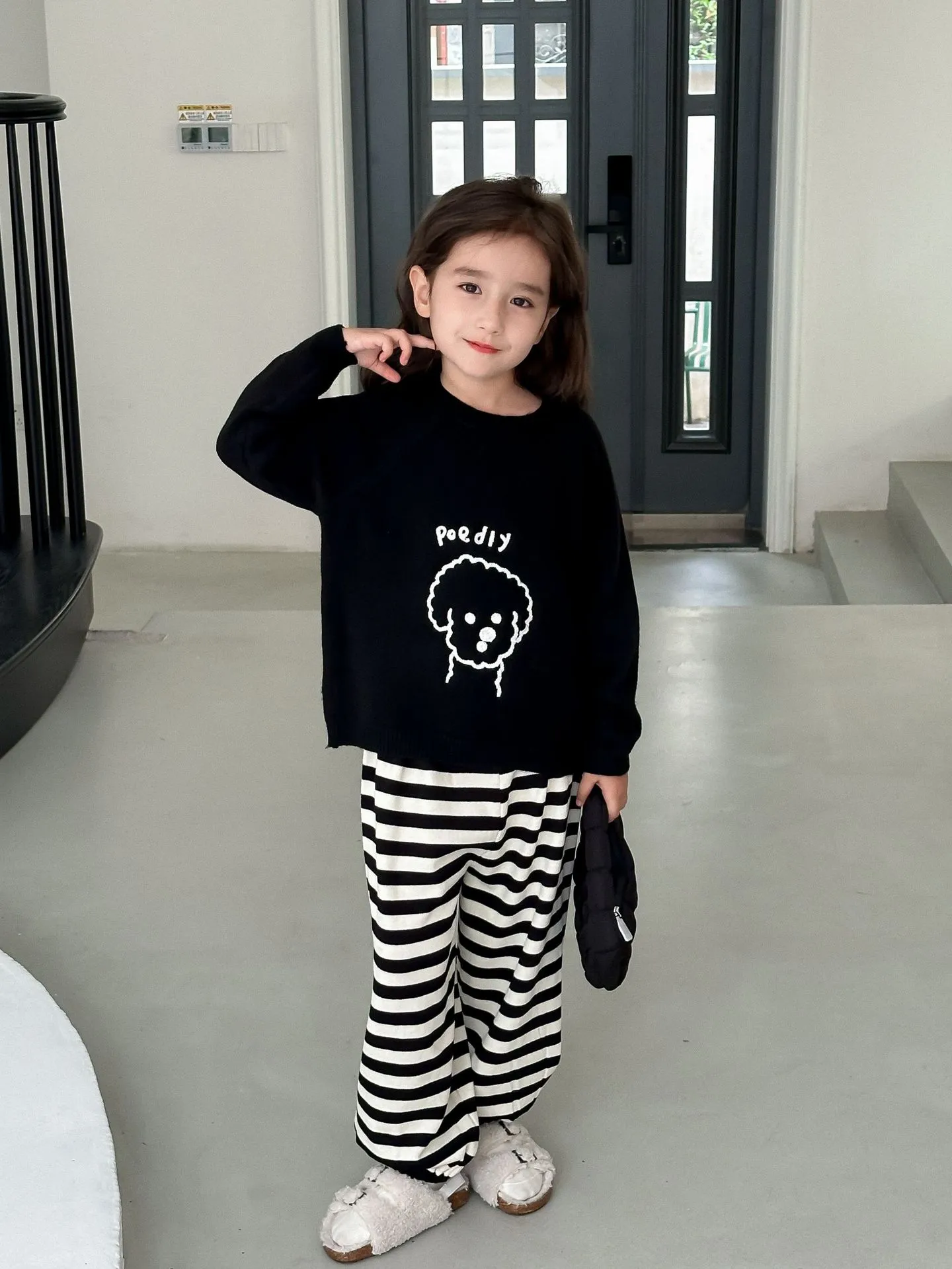 【90-150cm】着回し力抜群  シンプル  日常  合わせやすい  可愛い  犬柄  女の子  セーター