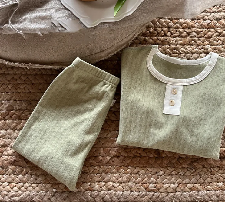 【90-160cm】人気上昇中 柔らかい素材  シンプル  ナチュラル 肌に優しい 男の子 女の子 パジャマ