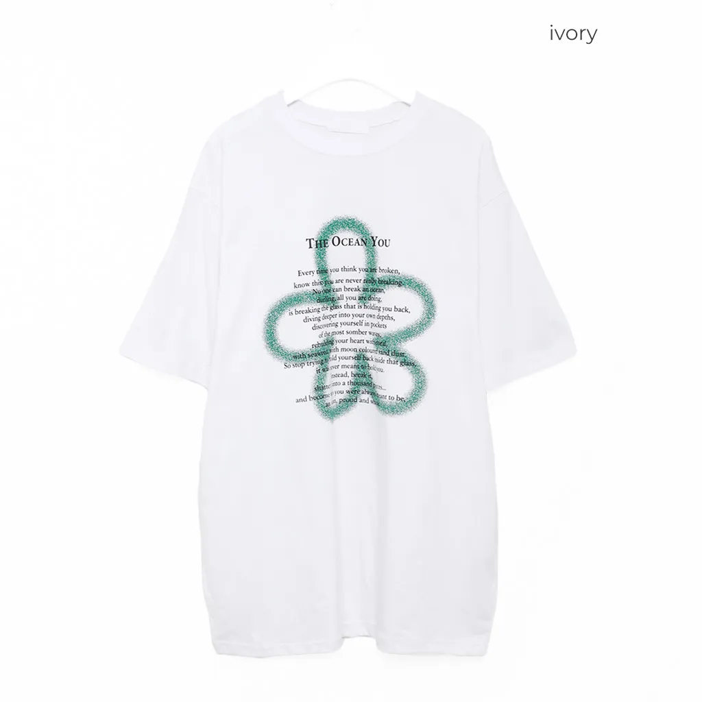 グラフィッククローバーTシャツ