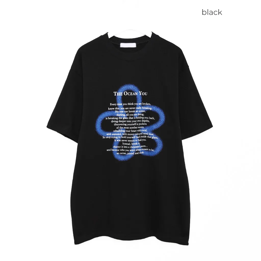 グラフィッククローバーTシャツ