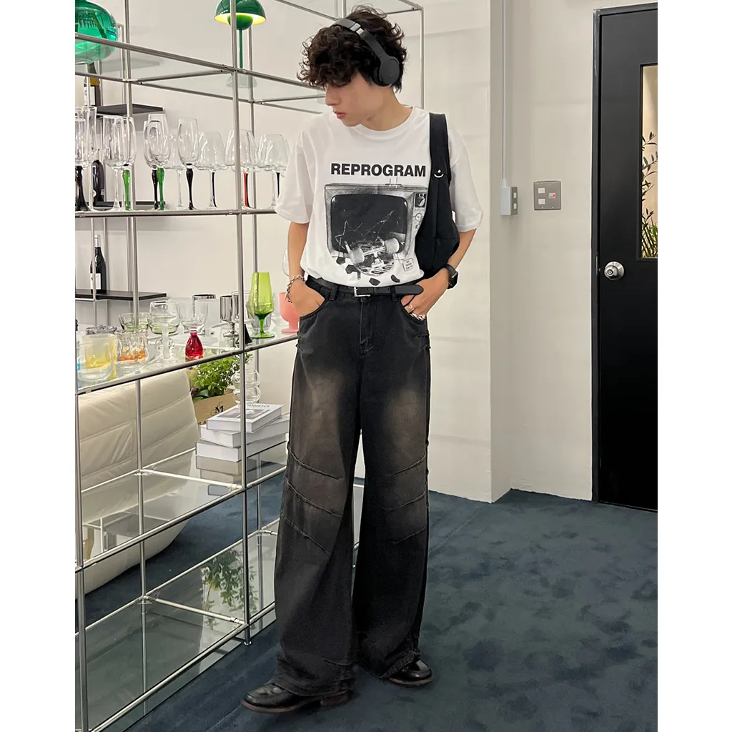 ユニセックスグラフィック半袖Tシャツ