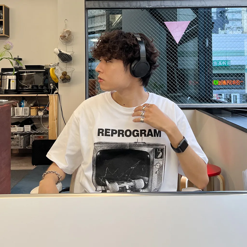 ユニセックスグラフィック半袖Tシャツ