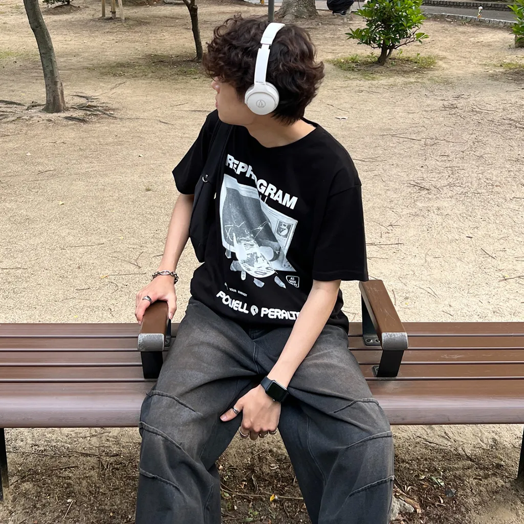 ユニセックスグラフィック半袖Tシャツ