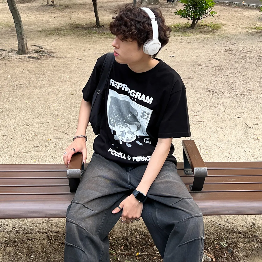 ユニセックスグラフィック半袖Tシャツ