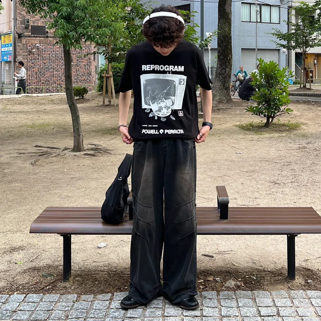 ユニセックスグラフィック半袖Tシャツ