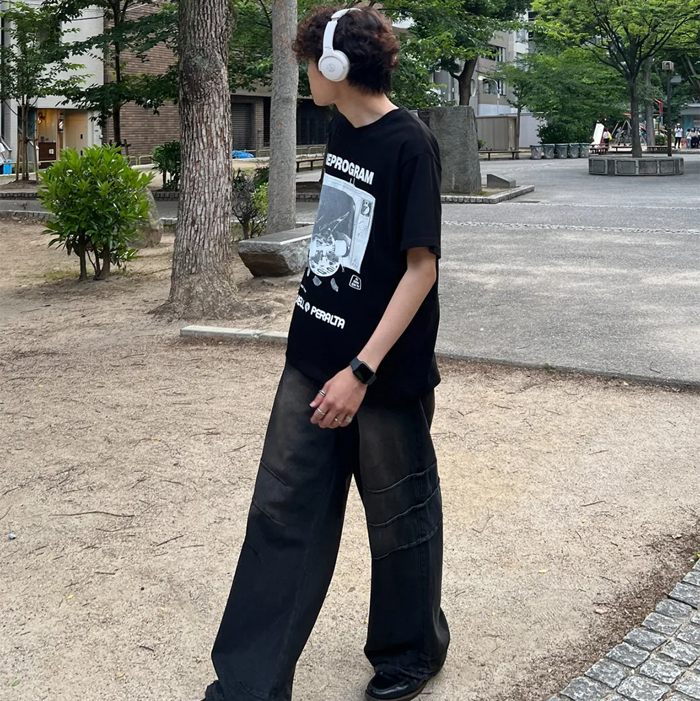 ユニセックスグラフィック半袖Tシャツ