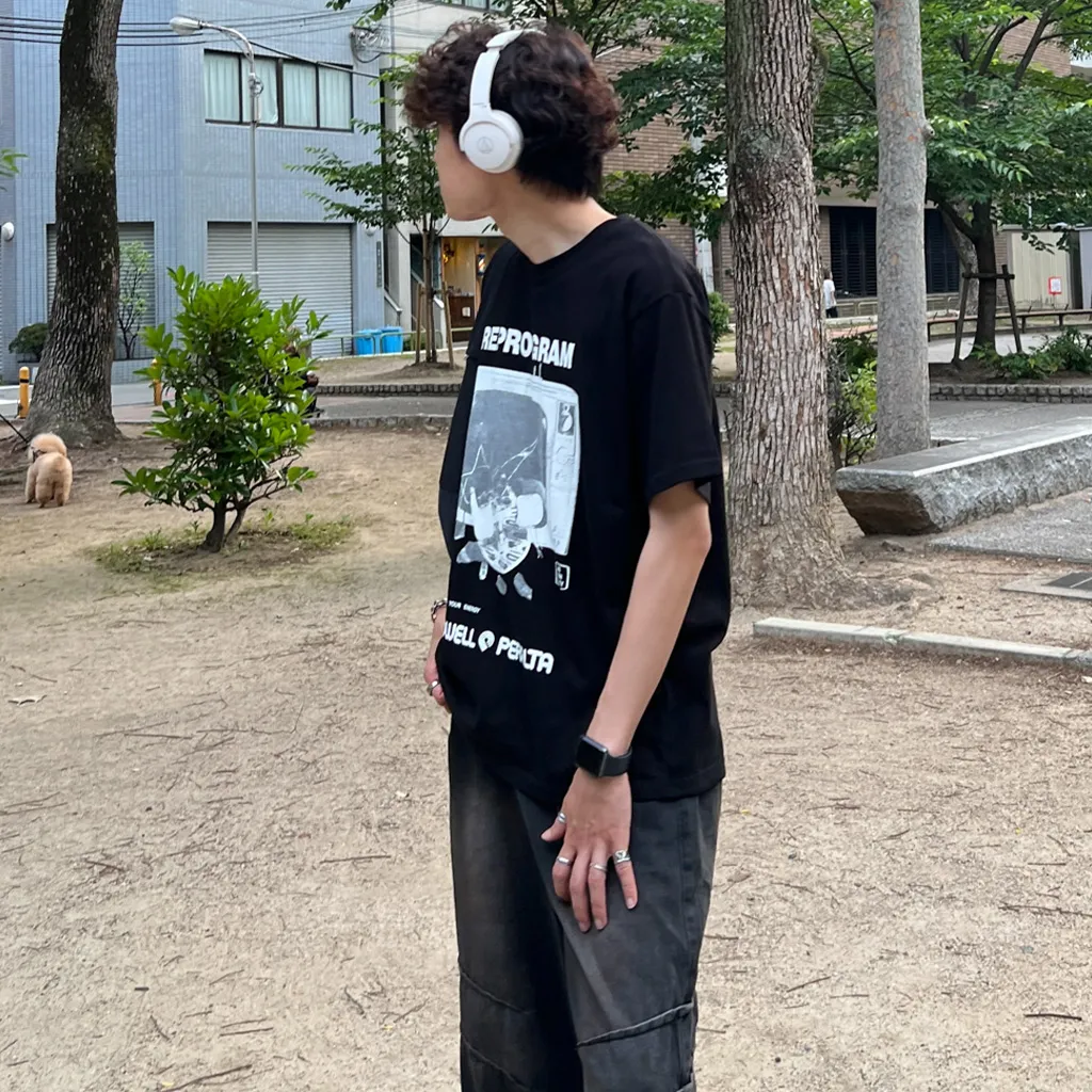 ユニセックスグラフィック半袖Tシャツ