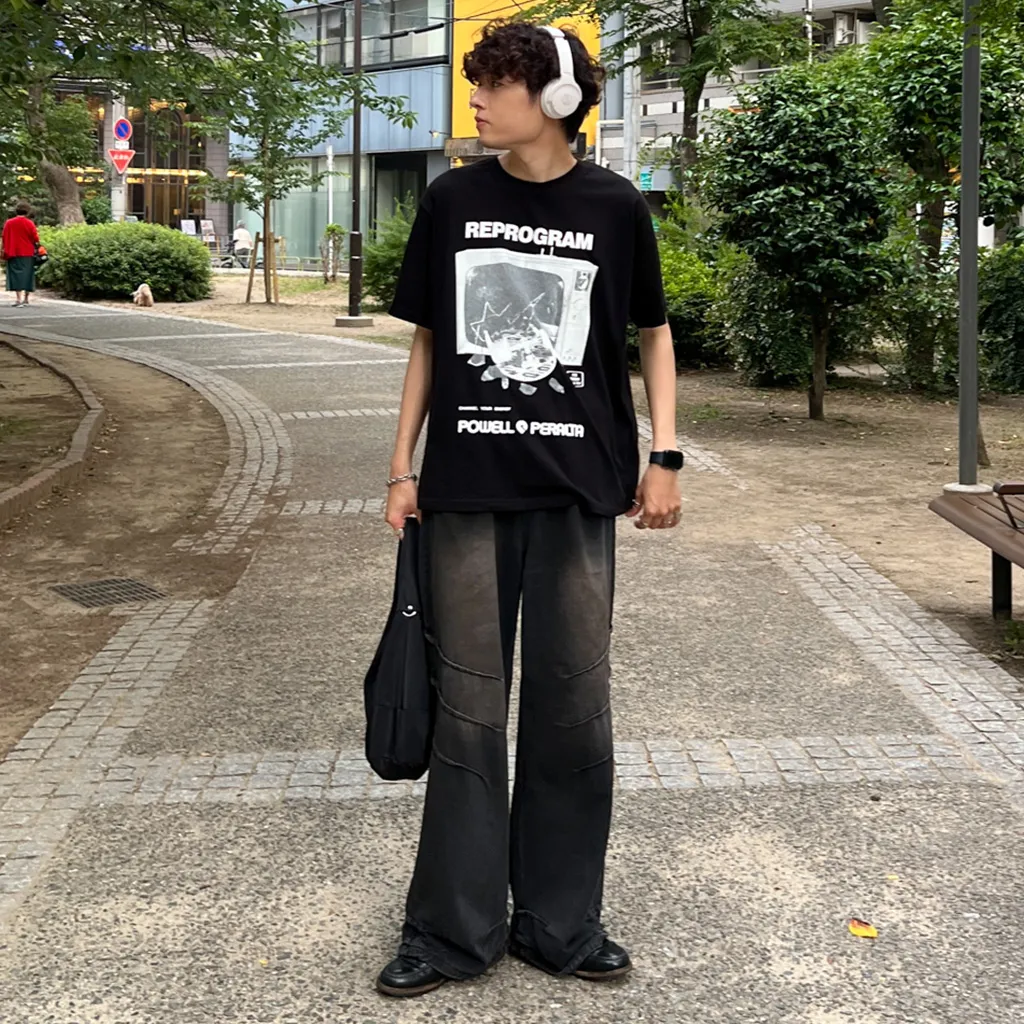 ユニセックスグラフィック半袖Tシャツ