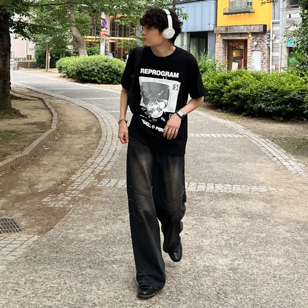 ユニセックスグラフィック半袖Tシャツ