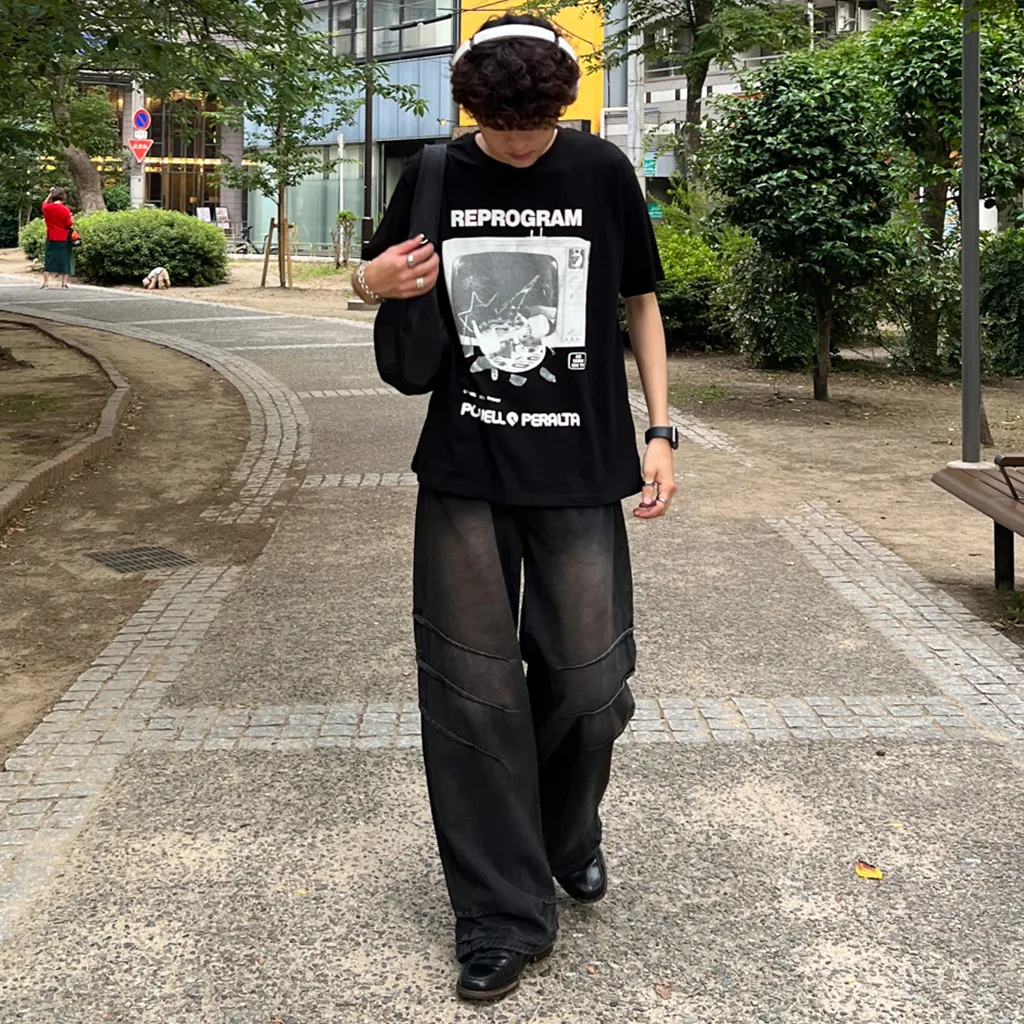 ユニセックスグラフィック半袖Tシャツ