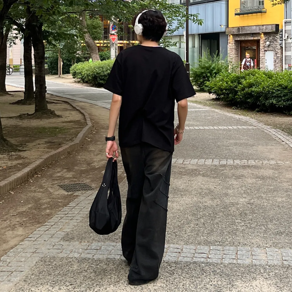 ユニセックスグラフィック半袖Tシャツ