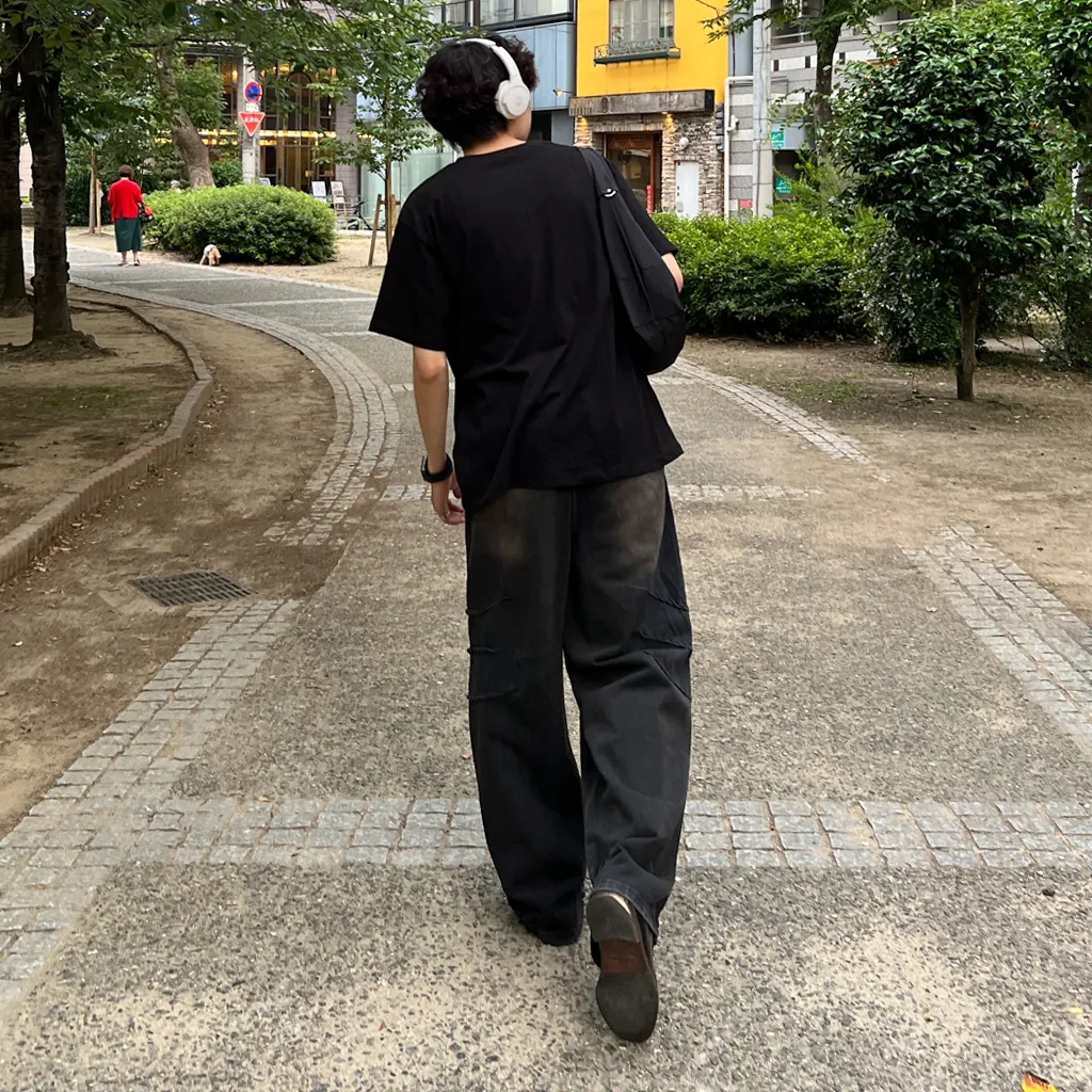 ユニセックスグラフィック半袖Tシャツ