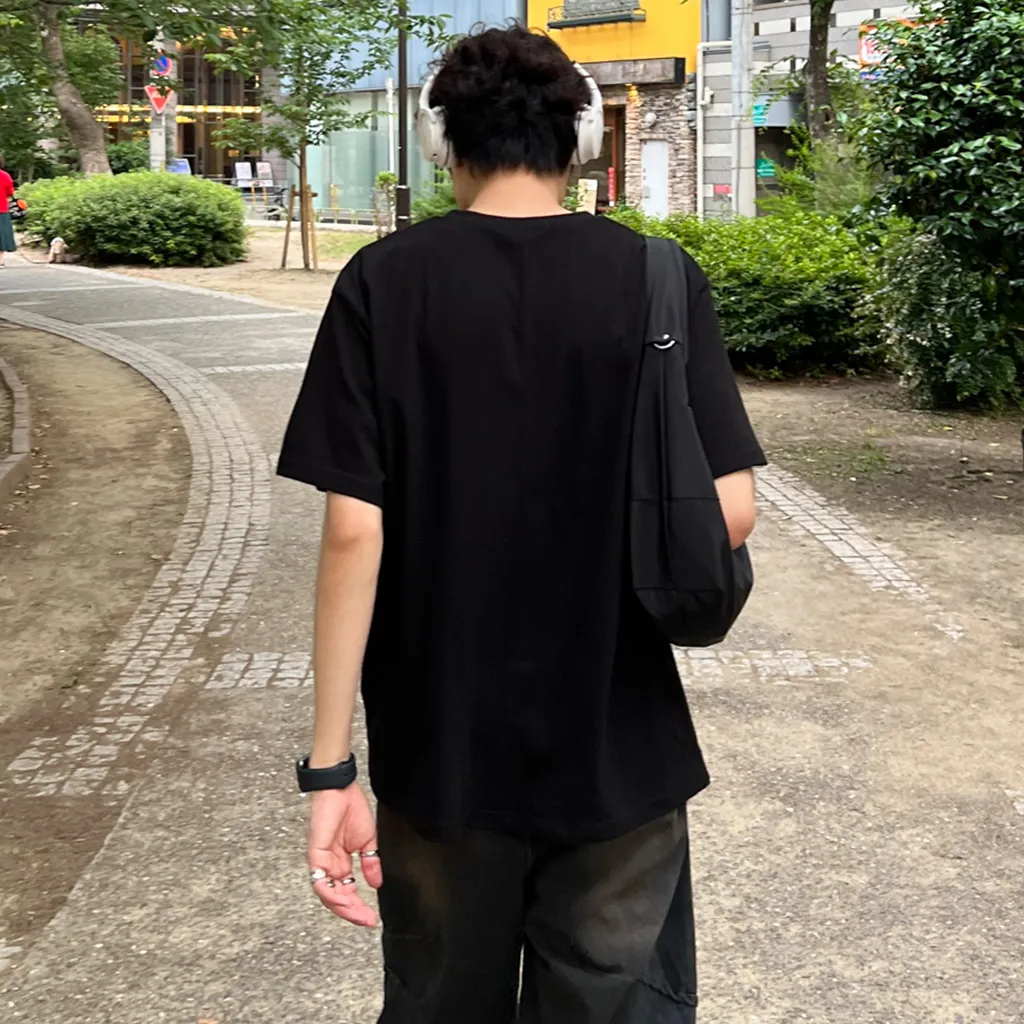 ユニセックスグラフィック半袖Tシャツ