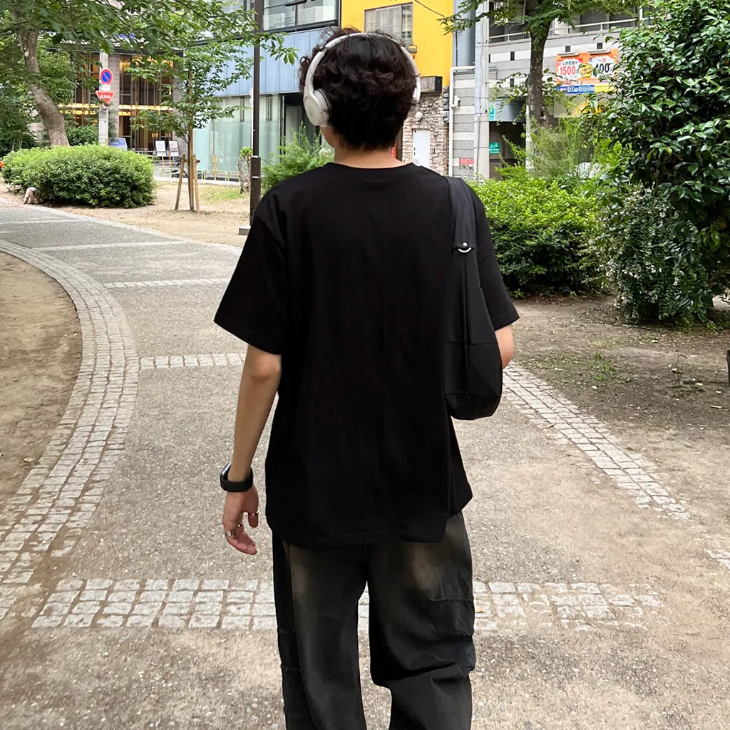 ユニセックスグラフィック半袖Tシャツ