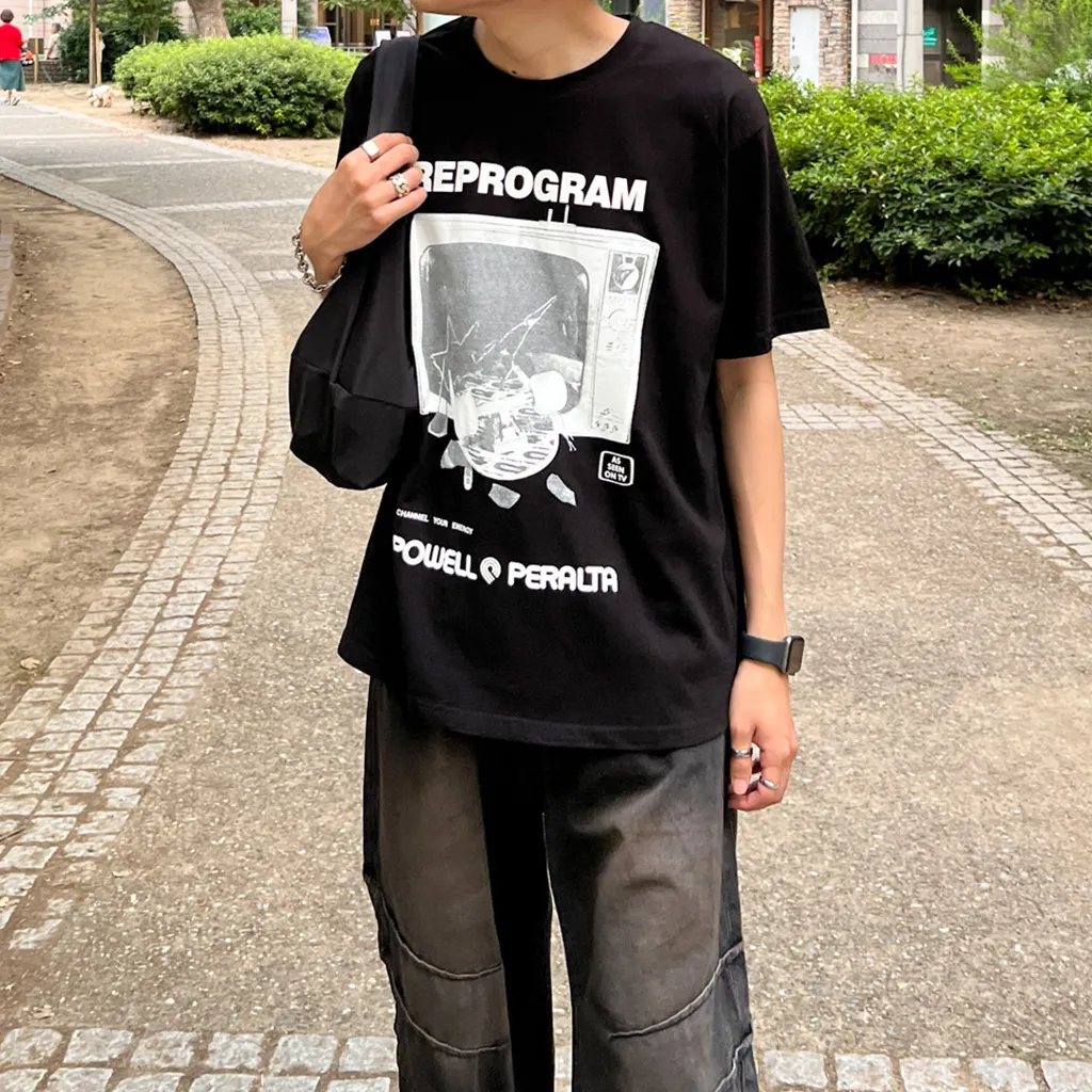 ユニセックスグラフィック半袖Tシャツ