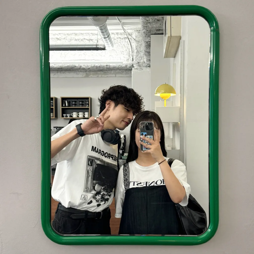 ユニセックスグラフィック半袖Tシャツ