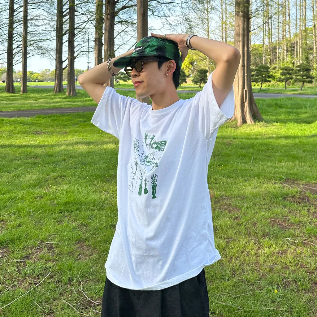 (ユニセックス) フラワープリント半袖Tシャツ