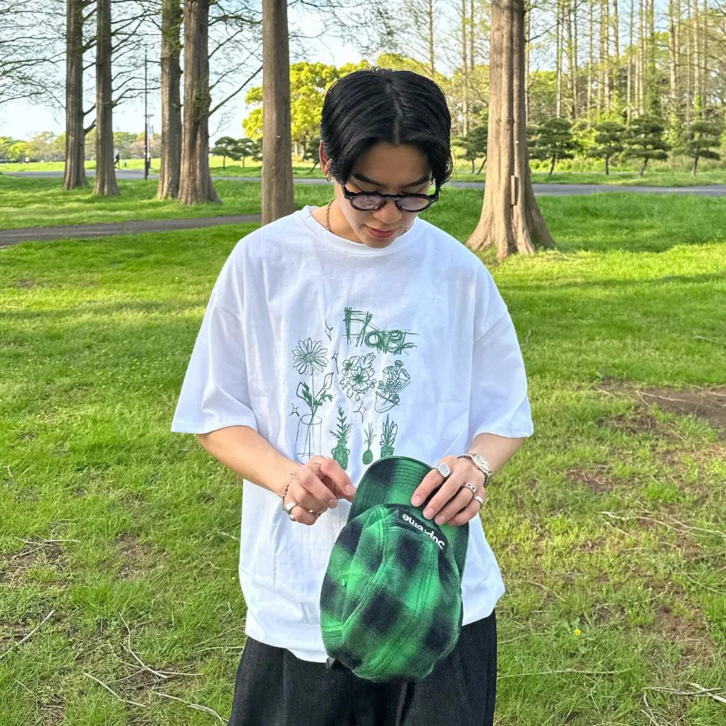 (ユニセックス) フラワープリント半袖Tシャツ
