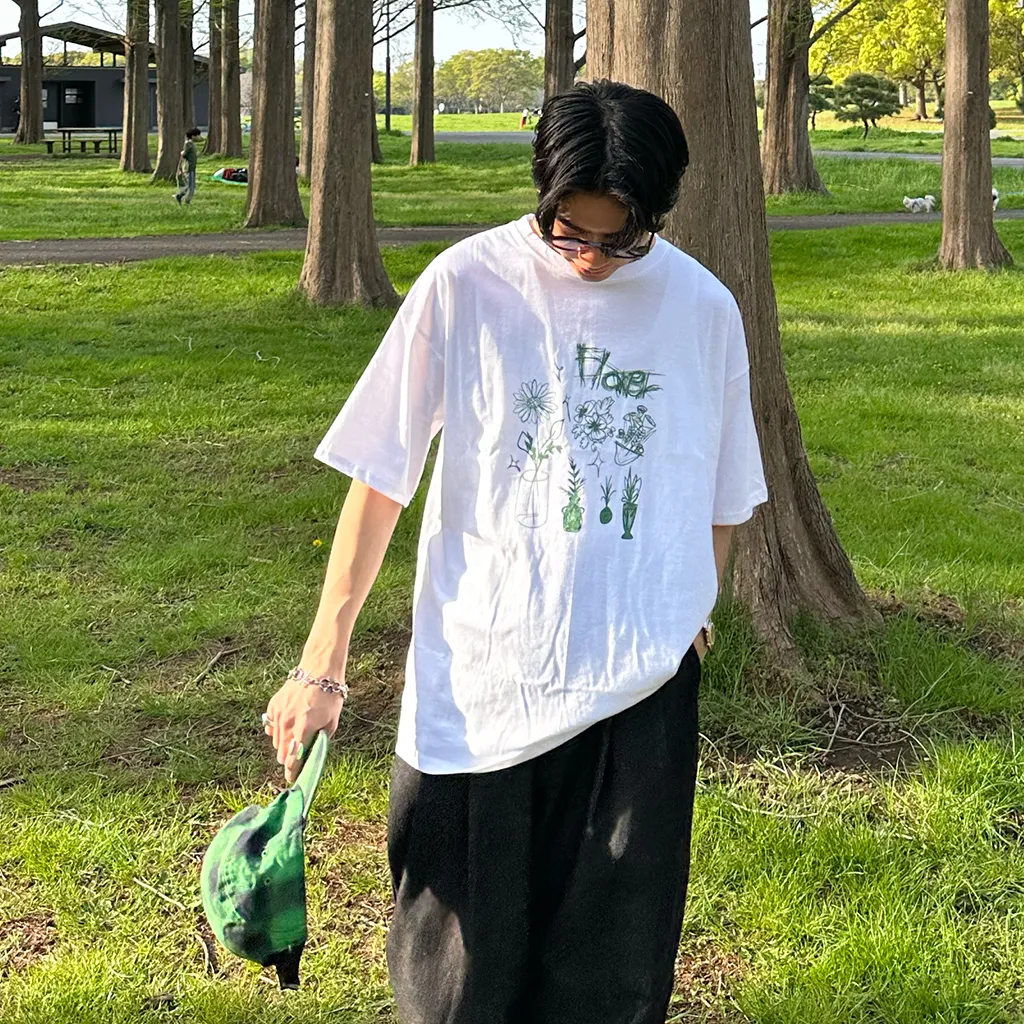 (ユニセックス) フラワープリント半袖Tシャツ