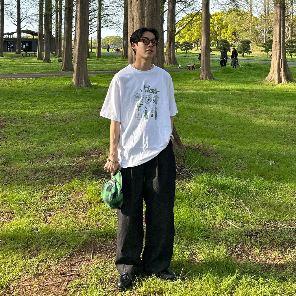 (ユニセックス) フラワープリント半袖Tシャツ