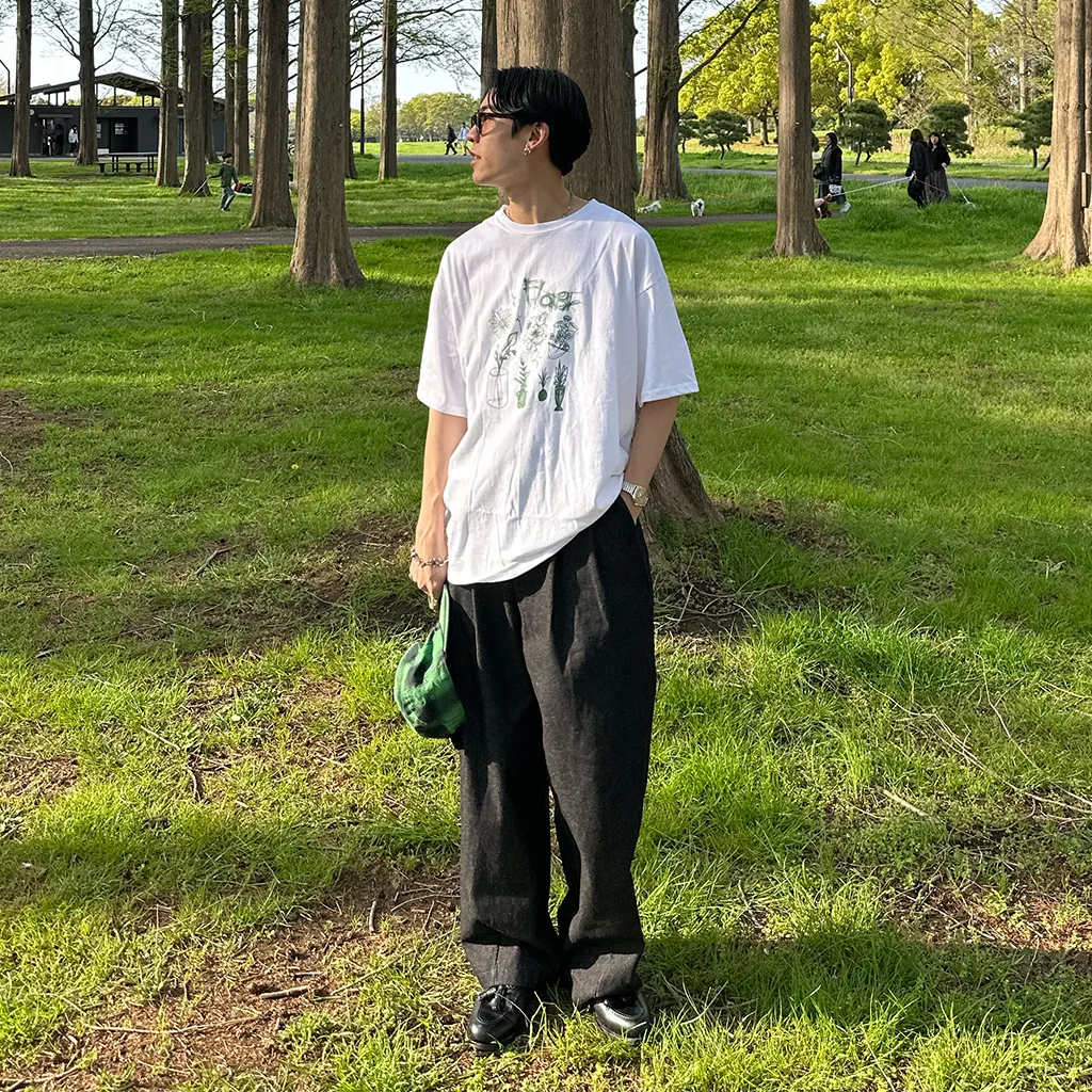 (ユニセックス) フラワープリント半袖Tシャツ