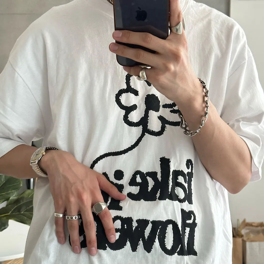 (ユニセックス) フラワーレタリング半袖Ｔシャツ