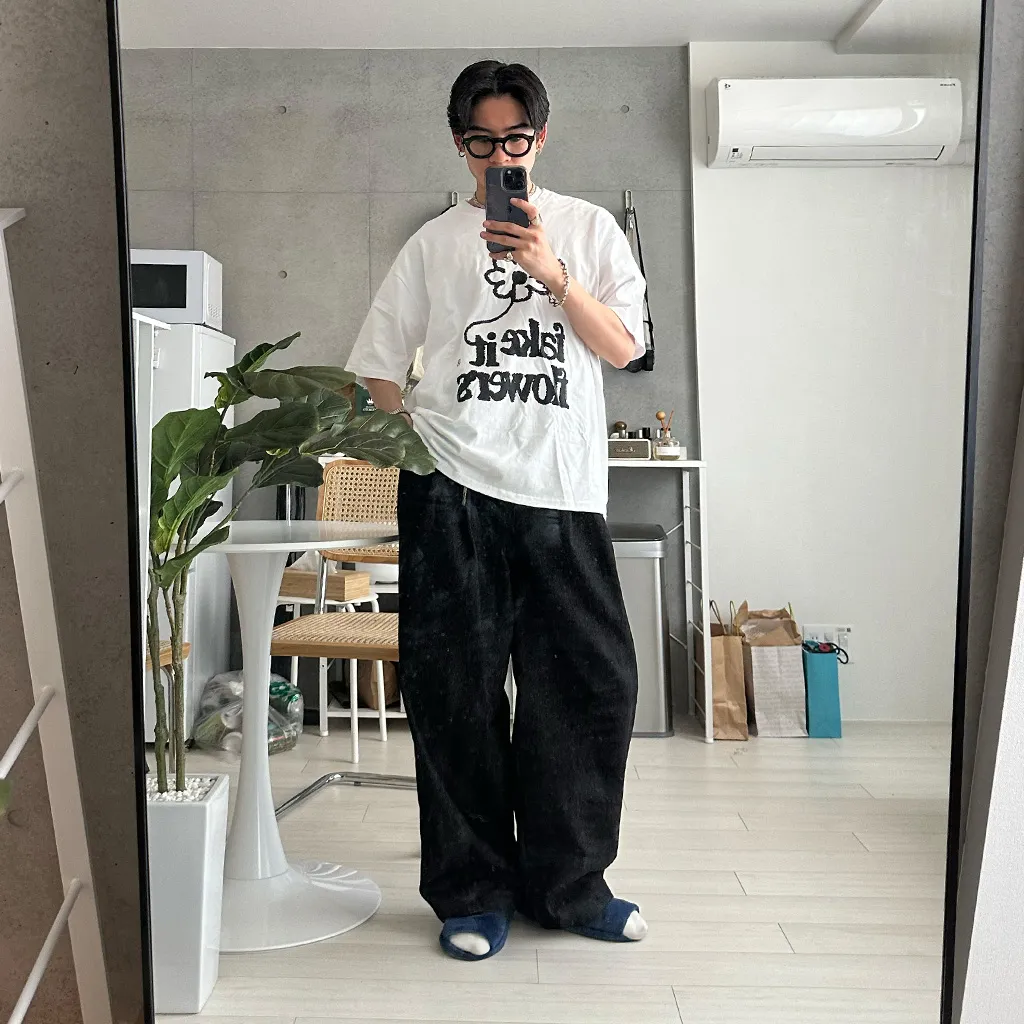 (ユニセックス) フラワーレタリング半袖Ｔシャツ