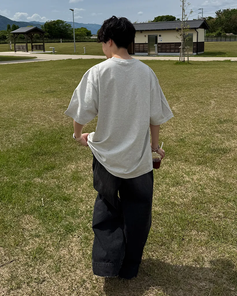 （ユニセックス）シンプルレタリングTシャツ
