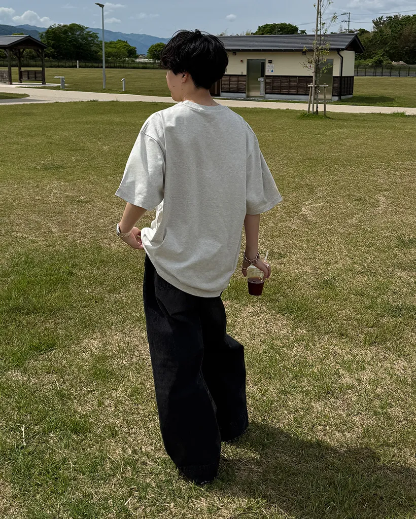 （ユニセックス）シンプルレタリングTシャツ