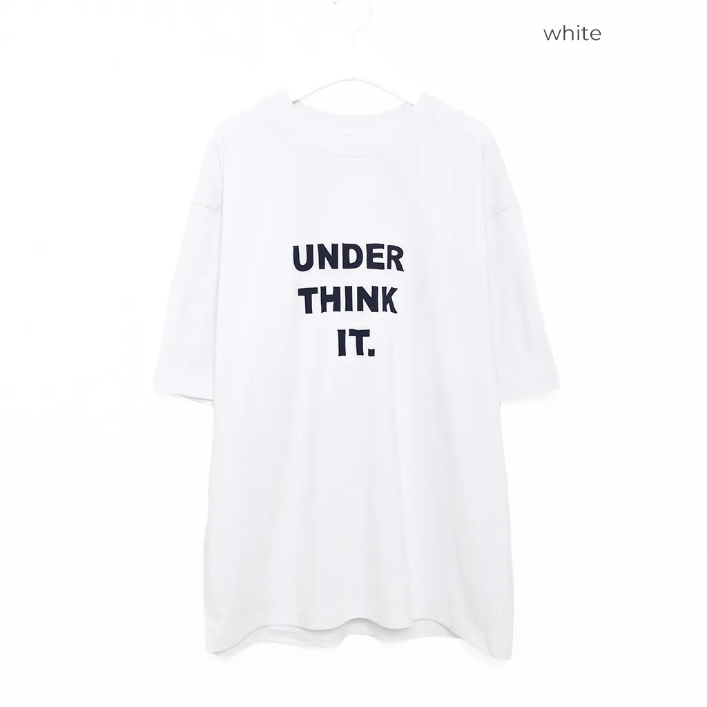 （ユニセックス）シンプルレタリングTシャツ