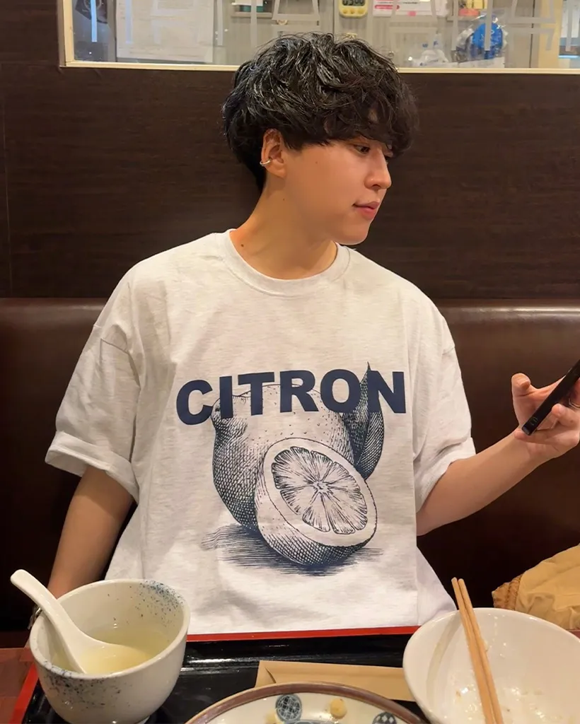 （ユニセックス）レモンプリントTシャツ