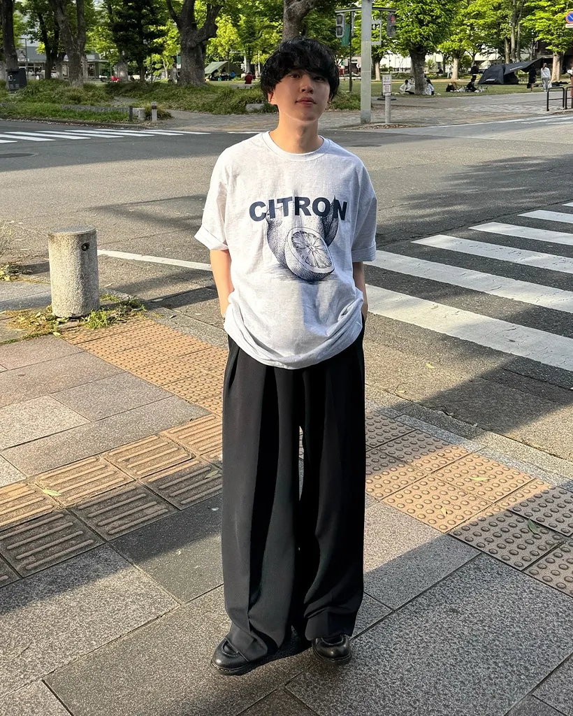 （ユニセックス）レモンプリントTシャツ