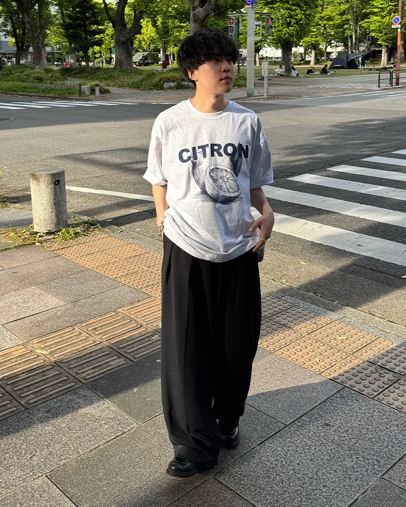 （ユニセックス）レモンプリントTシャツ