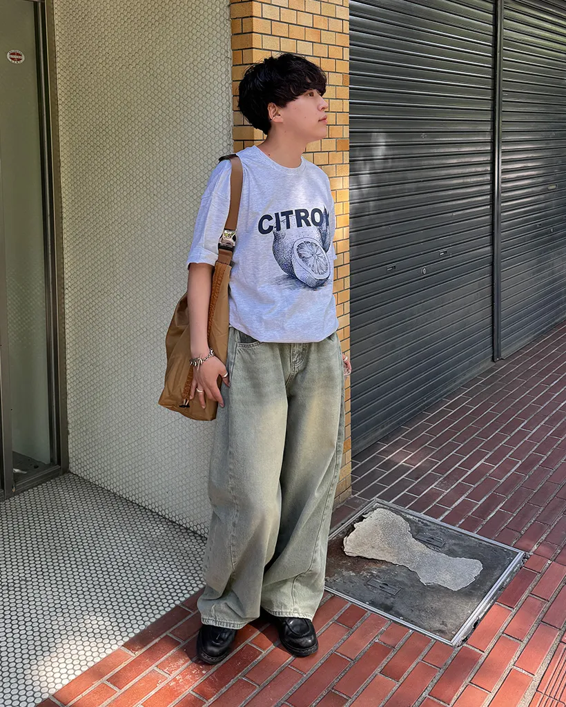 （ユニセックス）レモンプリントTシャツ