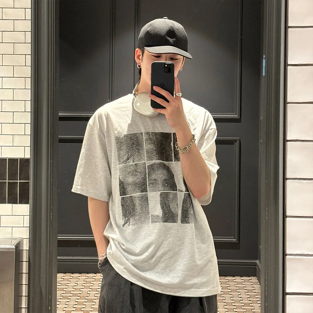 (ユニセックス) スクエアプリントTシャツ