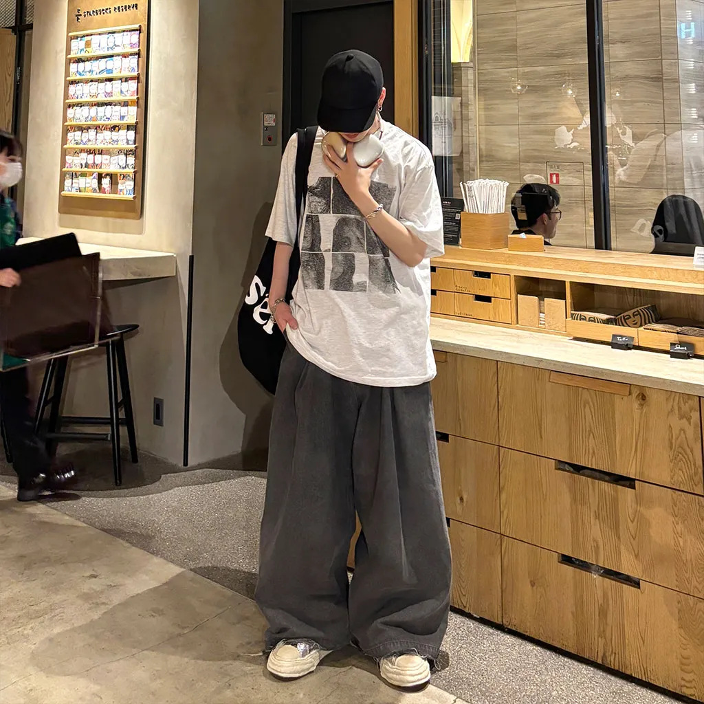 (ユニセックス) スクエアプリントTシャツ