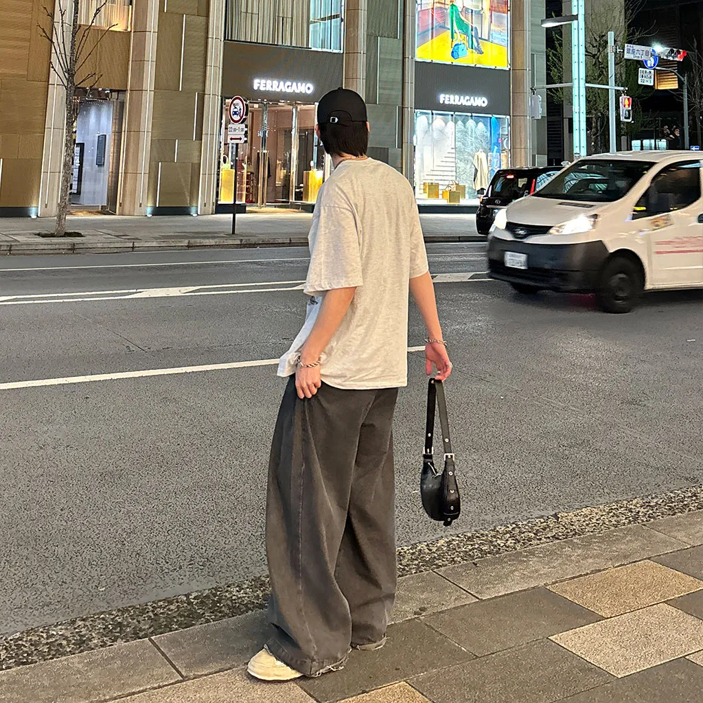 (ユニセックス) スクエアプリントTシャツ
