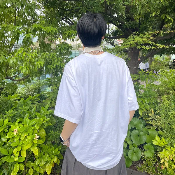 (ユニセックス) スクエアプリントTシャツ