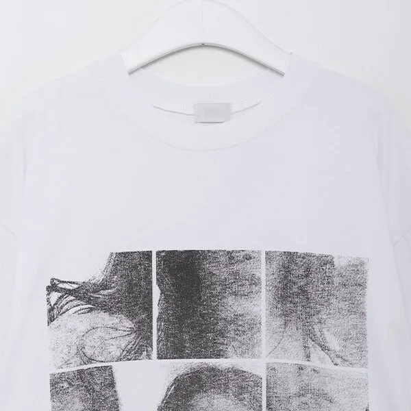 (ユニセックス) スクエアプリントTシャツ
