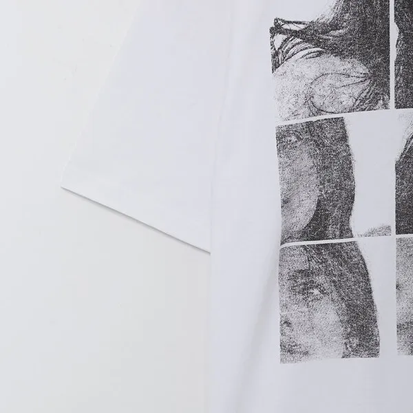 (ユニセックス) スクエアプリントTシャツ